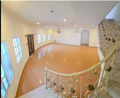 Wohn Klaar eigendom 7+ Schlafzimmer U/F Alleinstehende Villa  zu verkaufen in Al Sadd , Doha #7289 - 1  image 